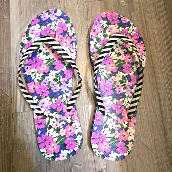 Vera Bradley Shoes - Vera Bradley Garden Picnic Purple Floral Flip Flop